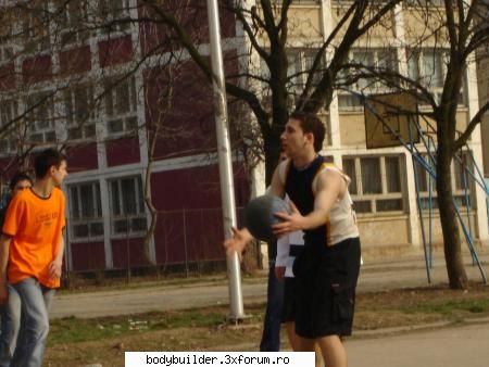 Baschet - io in prim plan cred dar lasa ca ma fac io mare - Other sports