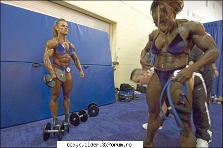 Fitness feminin Municipale 2005 - pregatire inainte de scena - Fitness