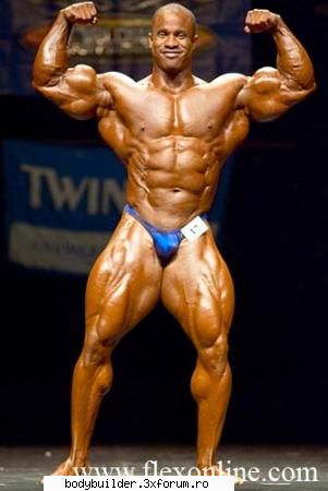 Victor Martinez - Dublu biceps din fata - Culturisti straini