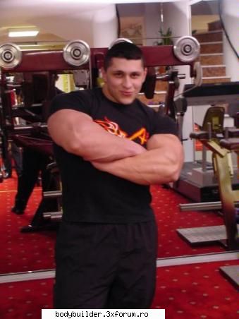 hugemusclexxl - ma imbrac si plec sa manac lol - Profile personale